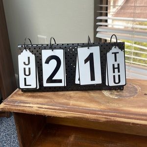 Changing/Flip Calendar